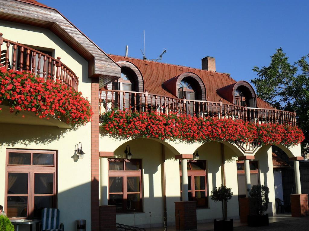 Hotel St.Florian Štúrovo Exterior foto