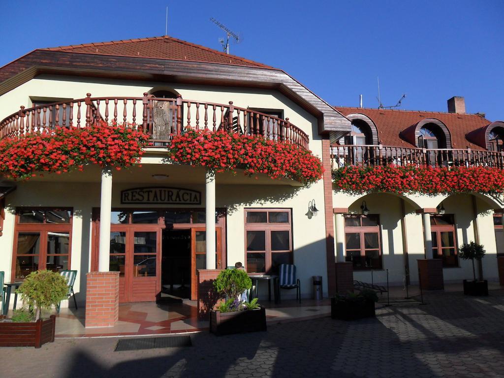 Hotel St.Florian Štúrovo Exterior foto